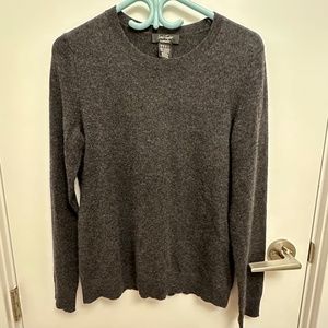 Lord and Taylor Grey 100% Cashmere sweater - Size Medium